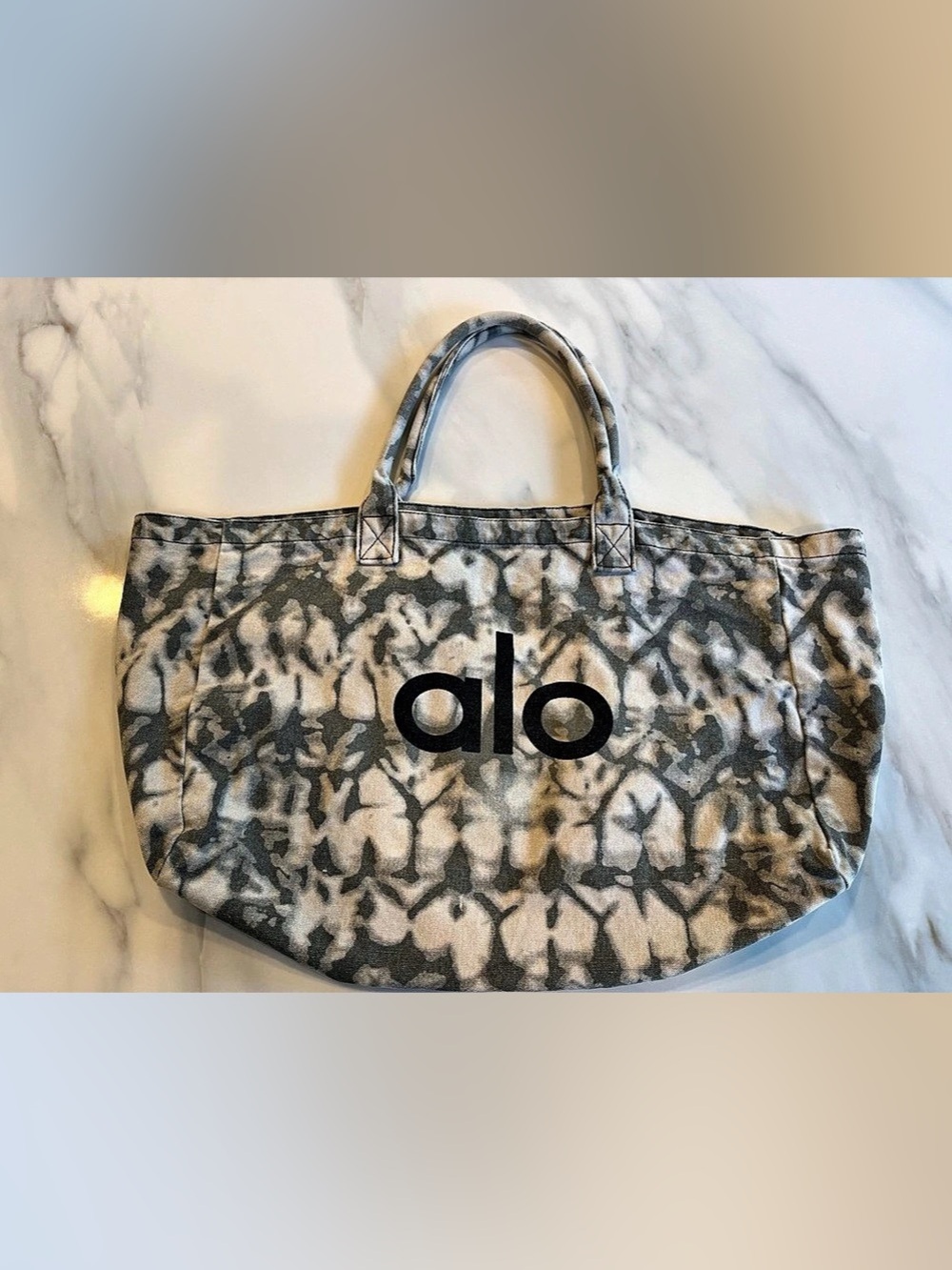 Alo Printed Tote in Gray & Brown Yoga BaG Like New